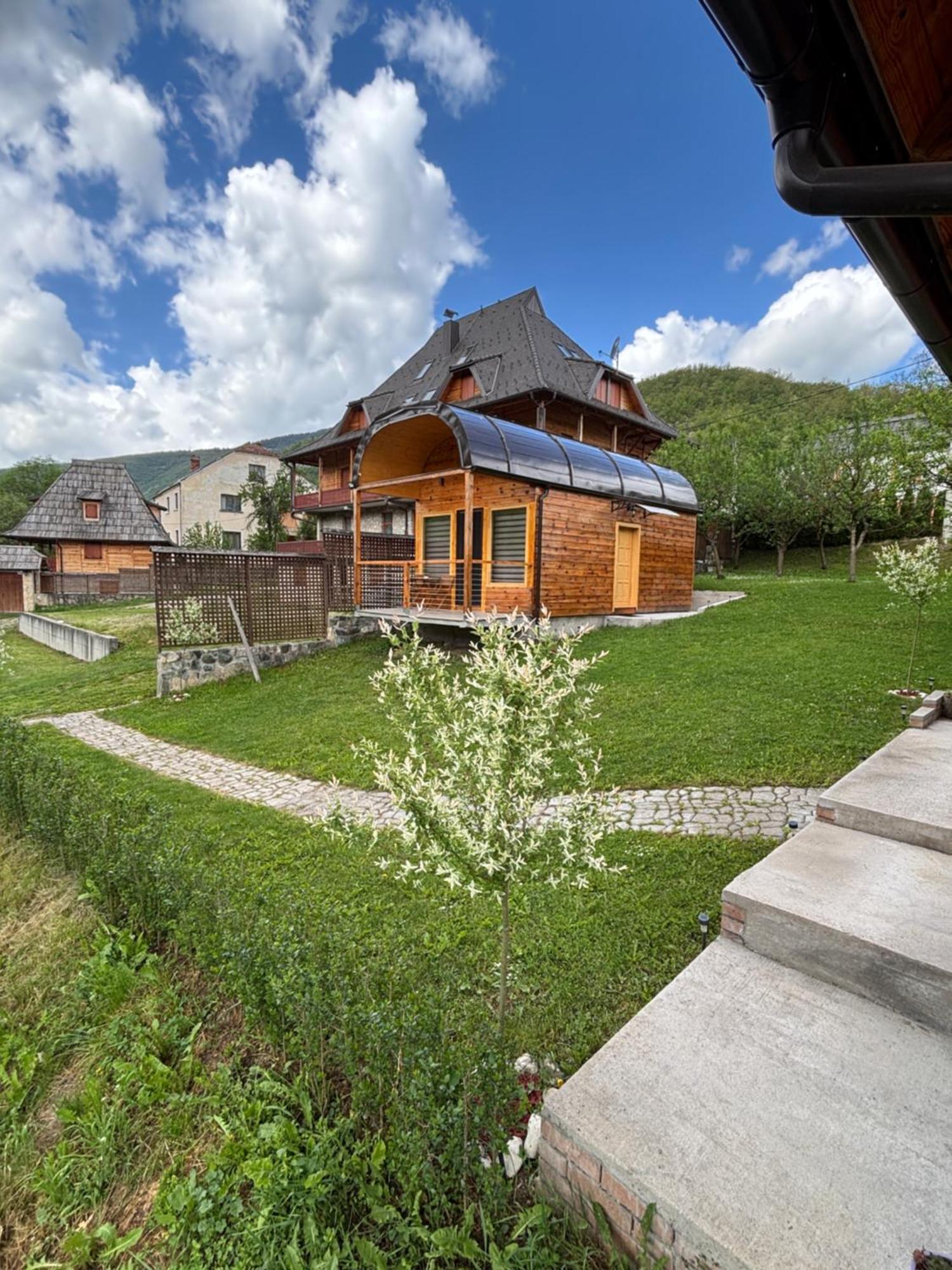 Apartman Lenka โมกราโกรา ภายนอก รูปภาพ